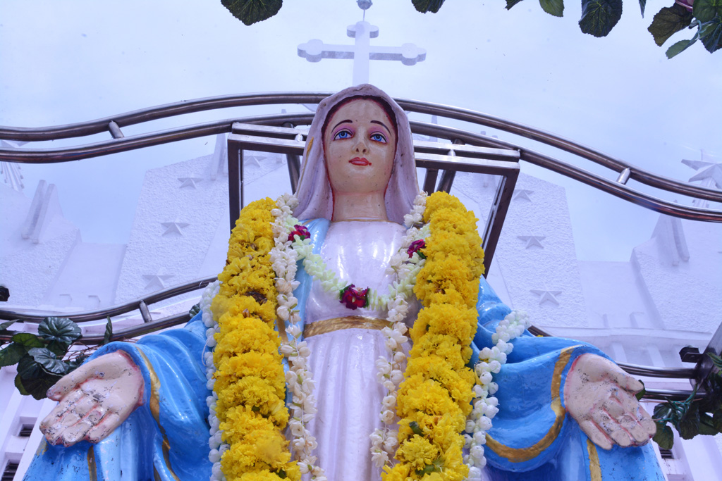 Statue of Saint Mary